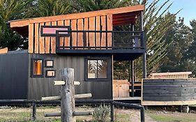 Preciosa mini-casa-bote bien ubicada y linda vista